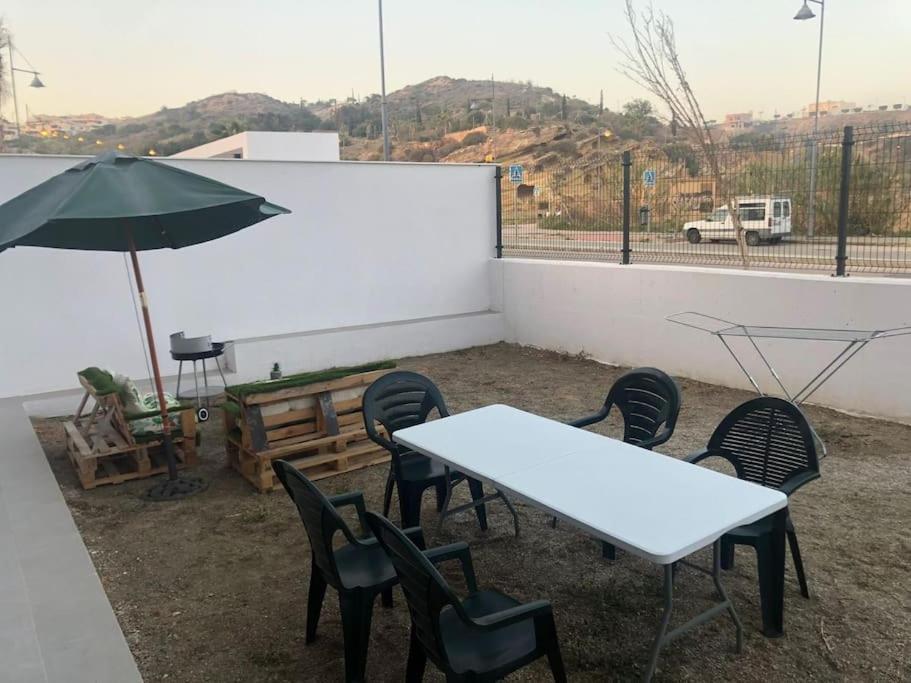 Bajo Con Jardin En Primera Linea De Playa Μάλαγα Εξωτερικό φωτογραφία