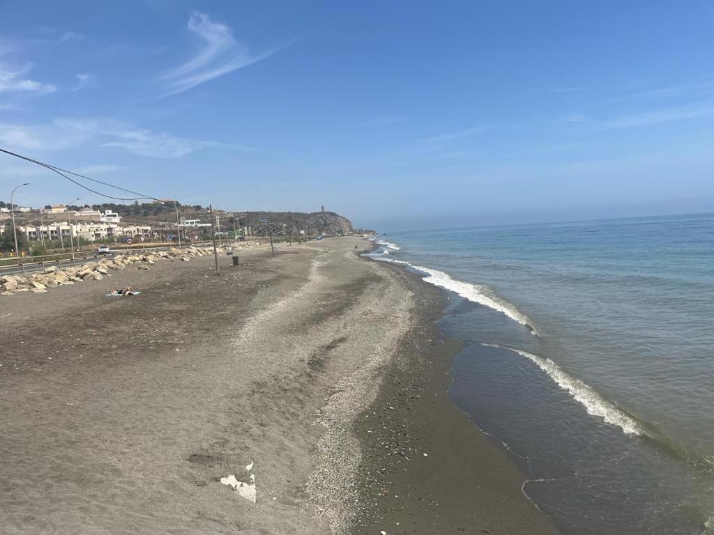 Bajo Con Jardin En Primera Linea De Playa Μάλαγα Εξωτερικό φωτογραφία